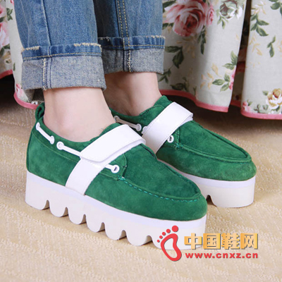 Green platform casual shoes