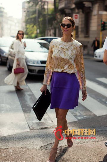 Yellow T-shirt + A-line skirt