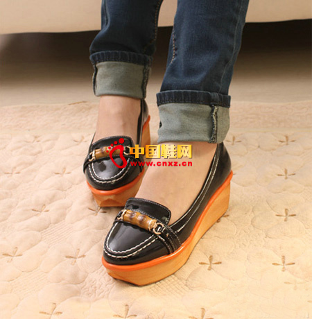 Fashion patent leather platform thick sponge personalized metal decorative wedge platform shoes