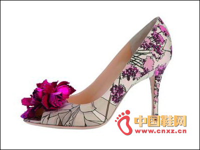 Three-dimensional flower decorated shallow mouth high heels