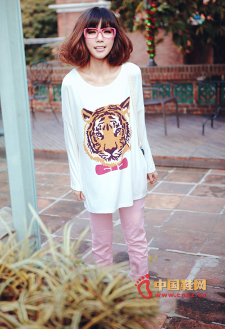 Bat sleeved tiger print loose T-shirt, loves this special print, with a bow of the tiger