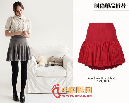 High-waisted section gives a very fashionable feeling, gray high waist pleated skirt with a small sweater highlights a good body