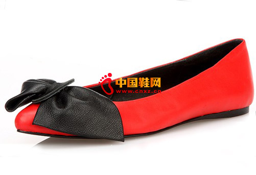 Red and black stitching princess flats, sexy and cute shallow mouth, is definitely a wild product.