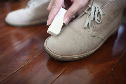 After the eraser wipes, there are swarf left on the shoe. Don't forget to brush it off or wipe it with a brush.