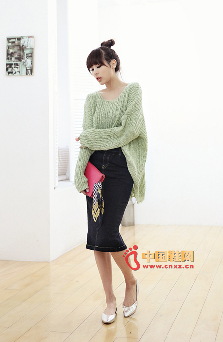 Light green knits are best for spring, loose fit, comfortable fabrics, upper body effect is absolutely good