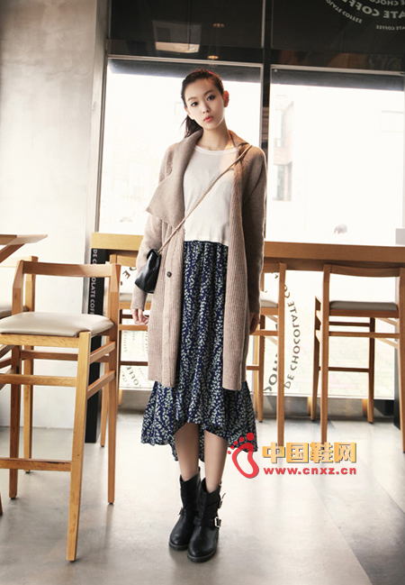 Comfortable, very long temperament knitted cardigan, the effect of wearing is very clear, generous