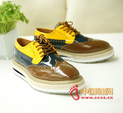 Hot Oxford shoes in recent years, very retro, a thick and mixed colors design