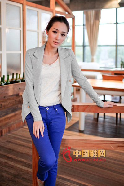 Double-breasted jacket can be mixed with various styles of spring clothes, easy interpretation of leisure, ladies, neutral, OL various dress