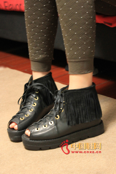 Fashion casual lace leather tassel fish mouth high shoes thick platform shoes, fringed design is very unique.