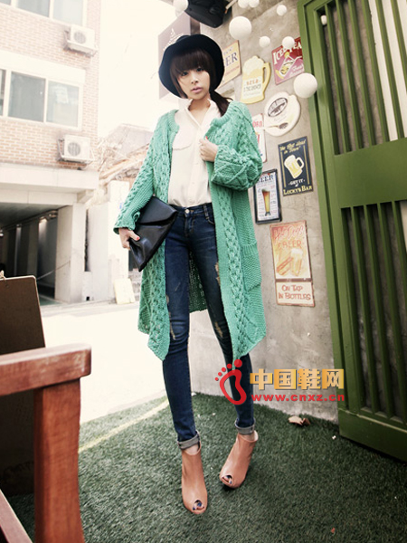 Light green long knitted coat jacket, the version is also very natural, very suitable for spring wear