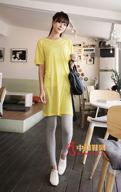 Basic basic models, simple yellow long T-shirt, clean and vivid colors, very fresh