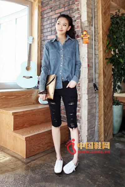 Handsome denim shirt, not very slim version, more natural loose