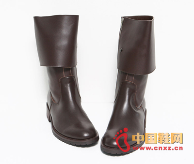 Uniquely designed boots, leather material, high quality. The entrance overlaps the design and is the finishing touch