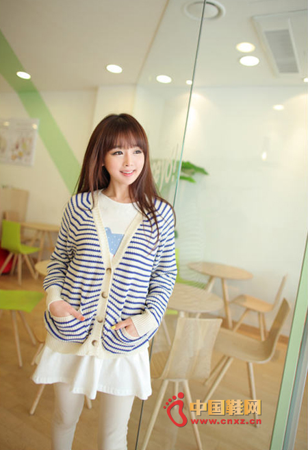 Very classic cute striped cardigan, really good, loose shape
