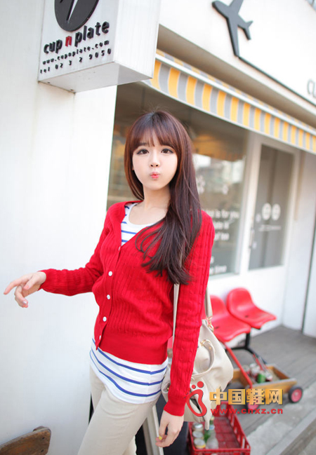 Cute sweet lady cardigan. Very wild lady Oh. The material is definitely not a general domestic product can be compared