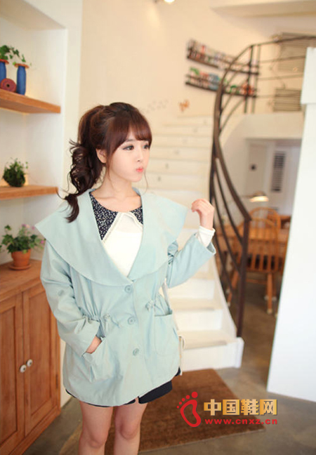 Soft-colored windbreaker jacket is best suited for spring and summer wear.