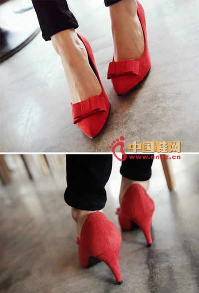 Red pointed high-heeled shoes, with a simple bow toe decoration, feels very sweet, suede