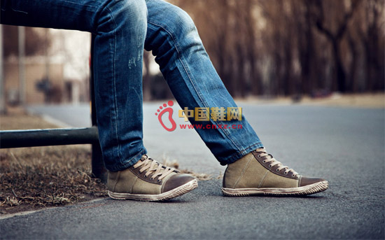 Casual canvas boots are the hearts of young people. They are comfortable and casual.