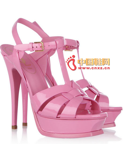 Pink high-heeled sandals, put on this pair of sexy pink high-heeled sandals on a sunny summer day