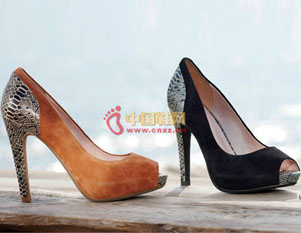 Kamito snakeskin heel charm shoes