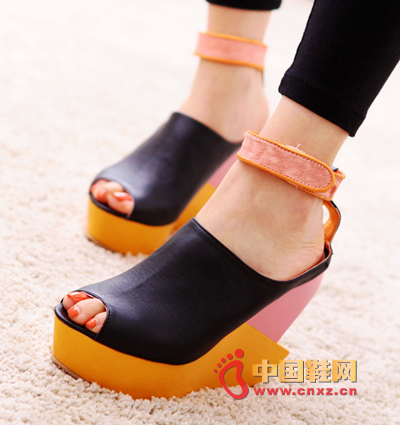 Super popular wedge shoes without losing the personality of the super personality, with a romantic fashion taste