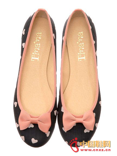 Pink heart ballet flat shoes, sweet index full, with a dark base, cute and not too tired.