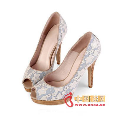 Printed lace heels, delicate lace decorated just right