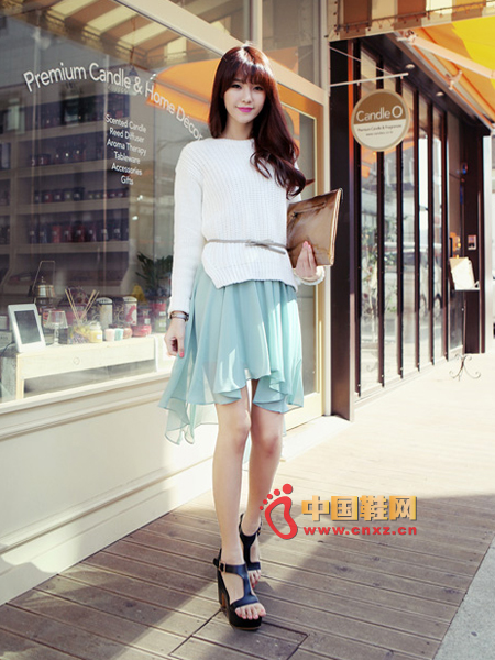 Chiffon skirts, light pink and green colors are very fresh, irregular skirts are popular in recent years