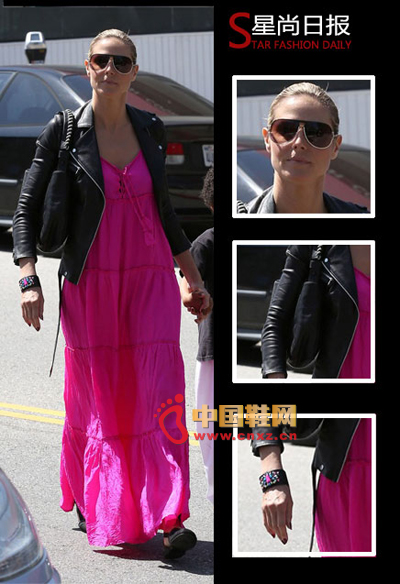 The hot mom Heidi-Kram used a tough motorcycle jacket with a sweet and pink pink maxi dress. Two different styles of products knocked out a warm summer atmosphere, sweeping away the darkness brought by divorce. This hot mom is too worn.