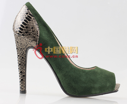 Grass green suede serpentine textured heel, full of mystery in the wild