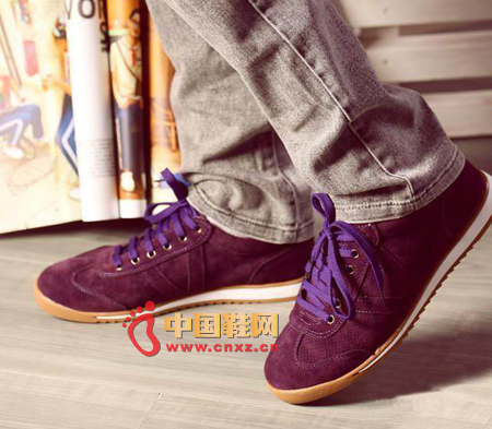 Fashion colorful casual shoes, catch casual trend jeans, full of masculinity.