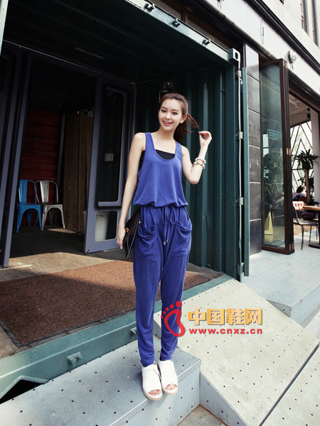 Are you looking for casual and comfortable fashion items? Strongly recommend this blue and purple jumpsuit