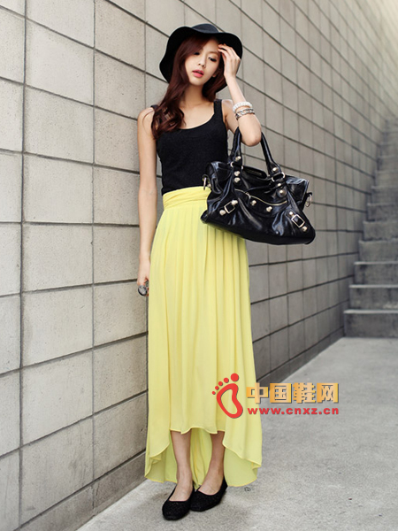 Elegant, chiffon chiffon skirt with an appropriate irregular hem design