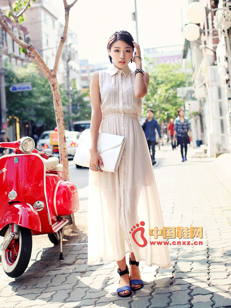 White shirt-style dress, a very beautiful, pure and dignified, generous temperament, it is a stop