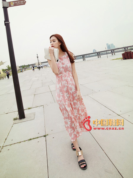 Gorgeous large flower print dress, a casual and elegant coexistence, positive fresh front