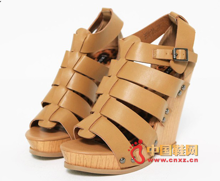 After splicing wood, especially comfortable sandals, a very good foot design