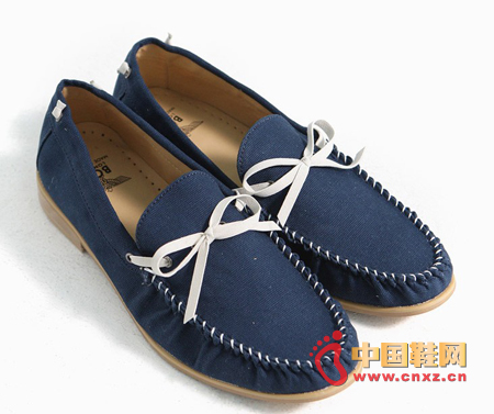 Elegant and refreshing casual shoes, refreshing color, casual and casual. With a variety of styles of pants are very suitable.