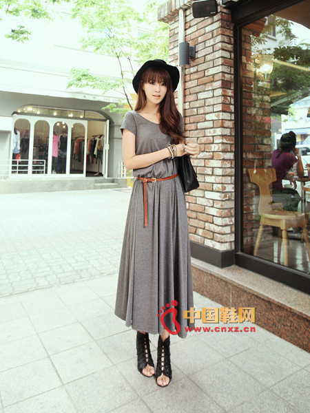 A simple, stylish, smoke-and-smoke dress that is highly anticipated, comfortable and casual, naturally casual drape
