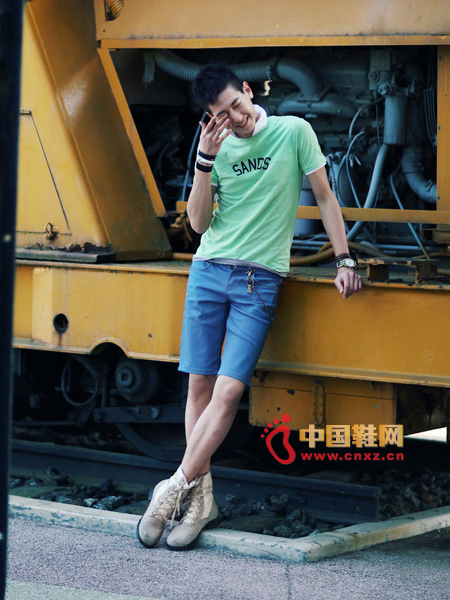 Fresh and green casual T-shirts with a wide range of colors that suits this year's summer wear