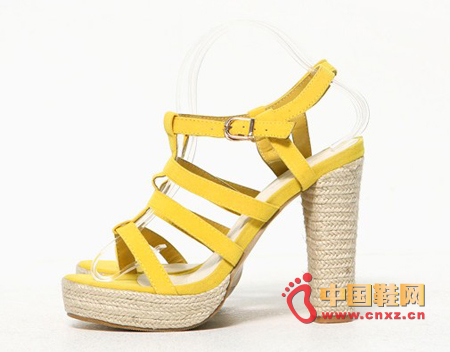 A feminine high-heeled shoe with a straw-wrapped bottom, fresh and natural, thick-bottomed heel