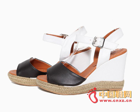 Simple color matching wedges, proper heel height, comfortable to wear, color matching on the side of the shoes