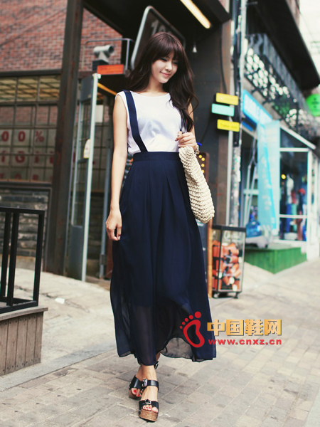 Glamorous wrinkle-strappy maxi skirts, attracting attention in summer, with two styles of long skirts