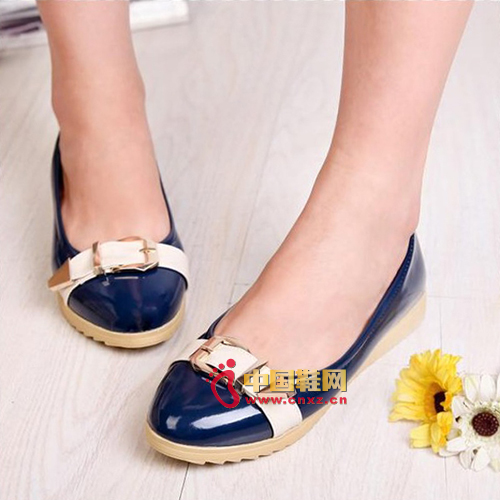 Blue flat shoes