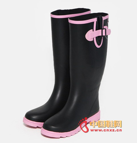 The rainy season must-have items, very soft, simple color matching, it seems rain boots are no longer so heavy
