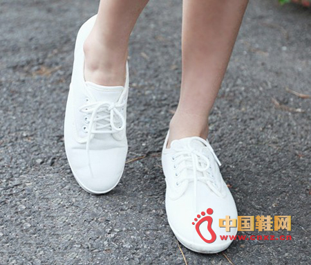 Casual sports shoes, classic white, very easy to match, soft and lightweight texture, strong activity