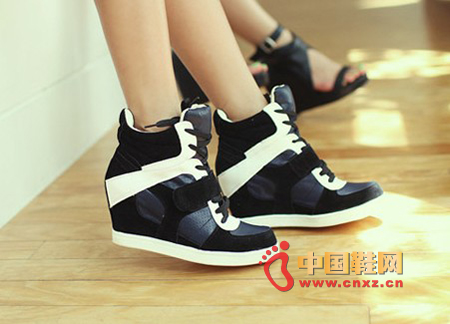 Fashion MM essential sports shoes, looks youthful vitality, color is also very beautiful