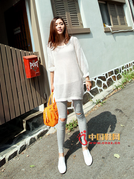 Simple feminine, hollow knit shirt to wear summer cool feeling, loose version, very comfortable