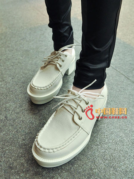 Handsome neutral square shoes, thick waterproof platform, increase the height and fashion