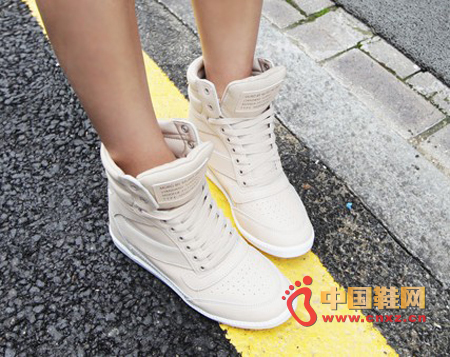Increase high-top sneakers, 7cm height, with shorts or skirts