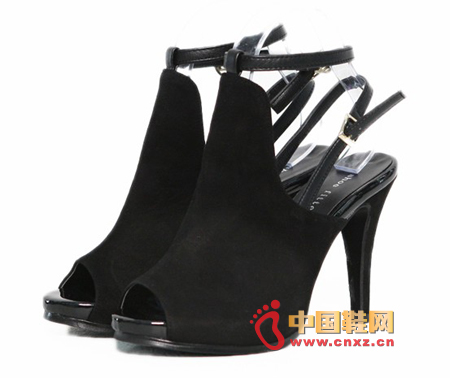 Simple shape, unique design sense of high-heeled shoes, the heel's fine band elements are very special